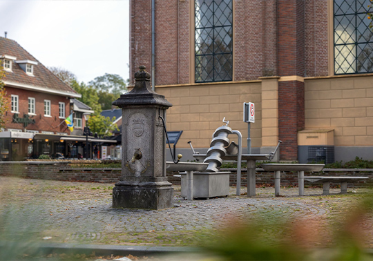InHeino_rondje-om-de-kerk_Leugenpomp Leugenpomp Heino